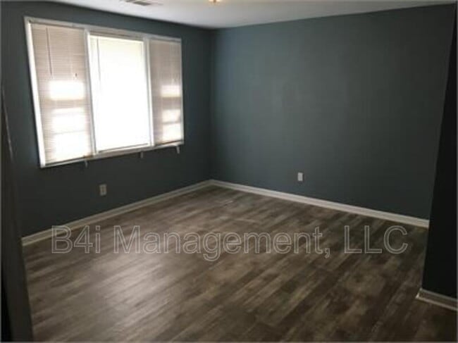 Foto del edificio - 324 Macedonia Rd SE