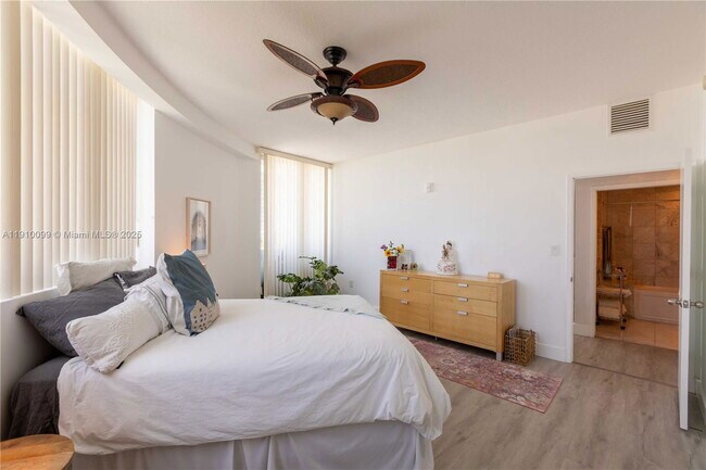 Foto del edificio - 6580 Indian Creek Dr