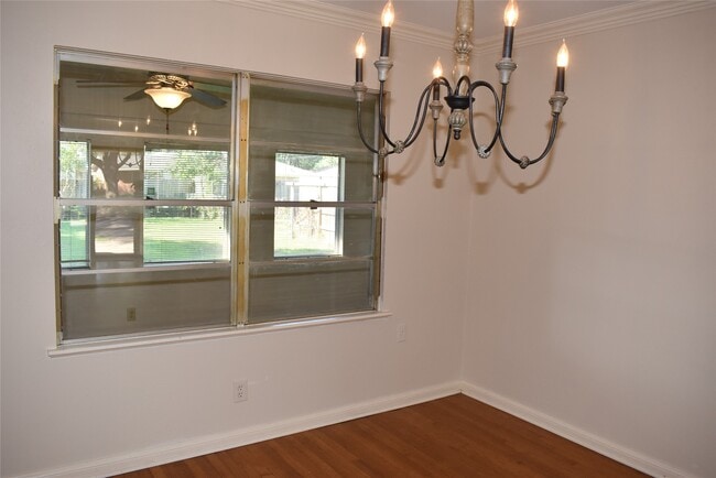 Foto del edificio - 5911 Hornwood Dr