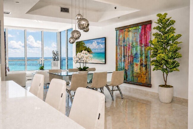 Foto del edificio - 100 South Pointe Dr