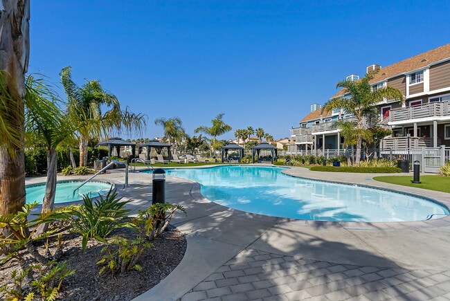 Building Photo - Huntington Breakers