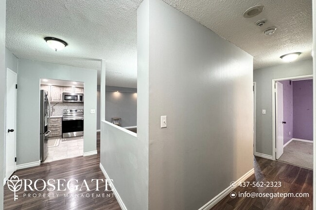 Building Photo - Spacious 2+Den Condo in Central Mississaug...