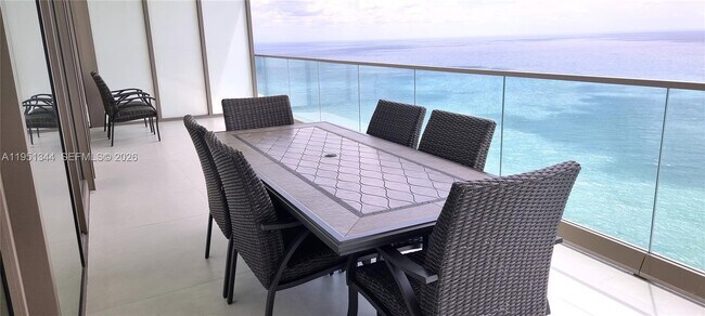 Foto del edificio - 18975 Collins Ave