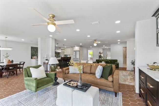 Building Photo - 24 Comanche Ct