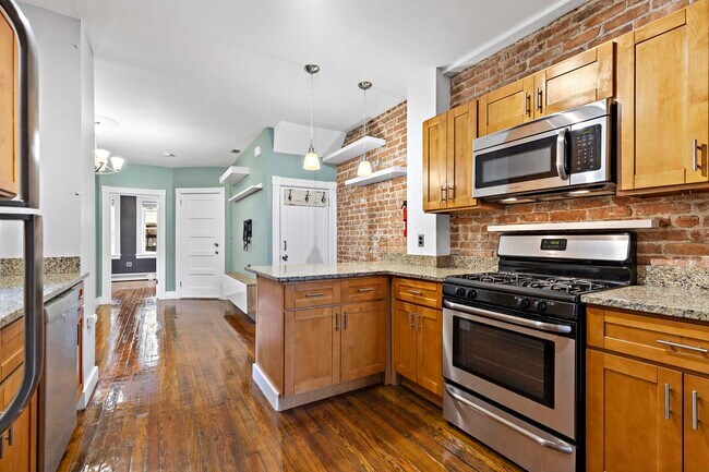 Foto del edificio - 6008 Tyler Pl