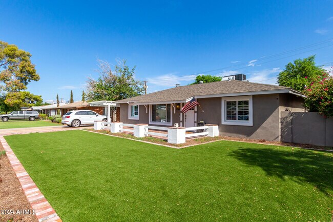 Foto del edificio - 3744 E Amelia Ave