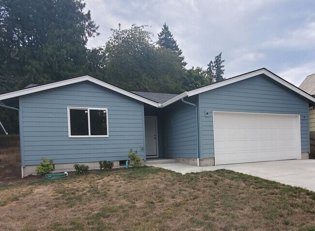 Foto del edificio - Newer 3 bed 2 bath Home in Kalama! Laminate all throughout main! Stainless Steel Appliances!
