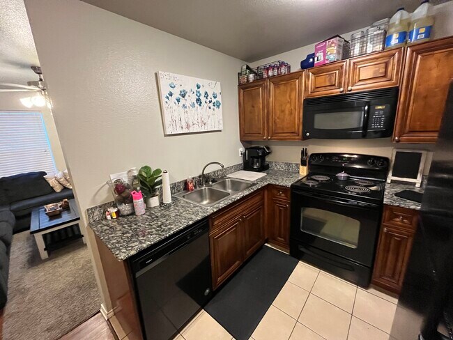 Foto del edificio - 702 Claremont Pky