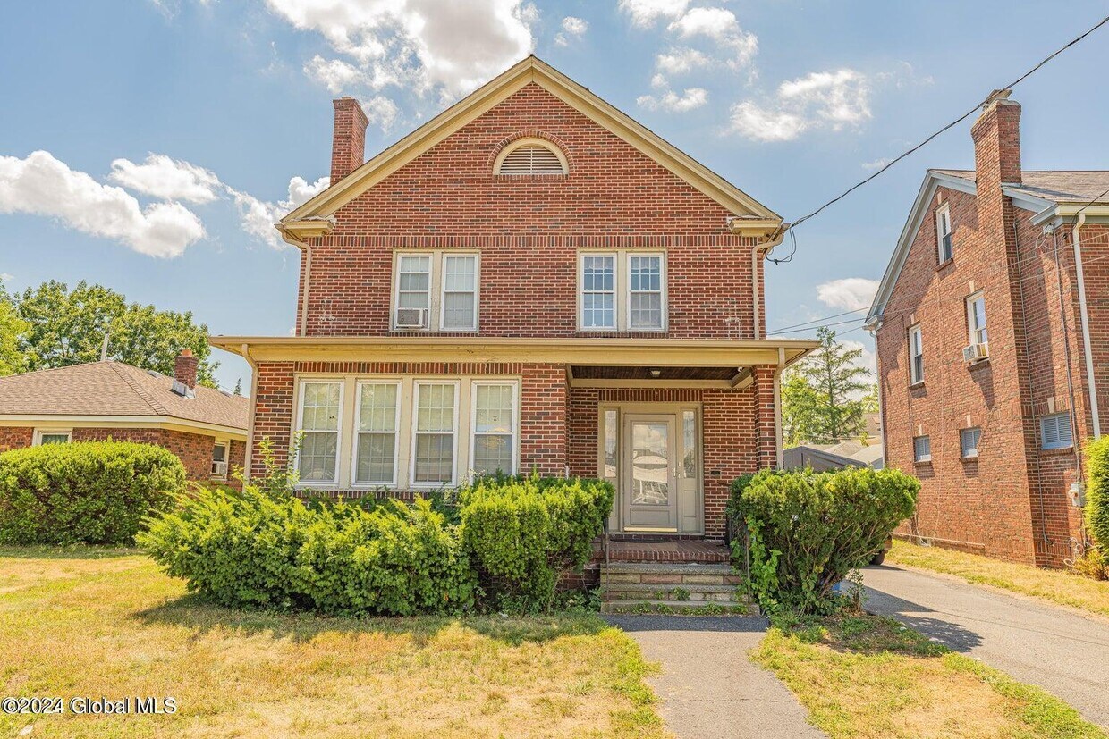 Primary Photo - 1052 Washington Ave