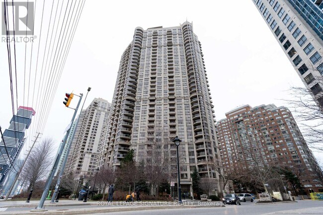 Photo du bâtiment - 310 Burnhamthorpe Rd W