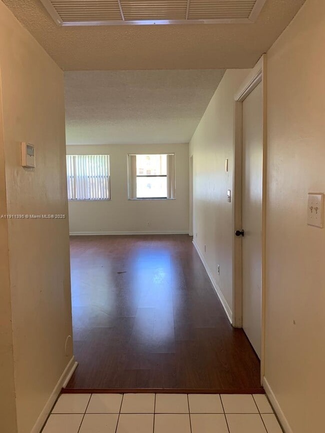 Building Photo - 8180 Geneva Ct