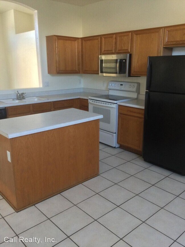 Foto del edificio - 3 br, 2 bath House - 1673 E Tremaine Avenue