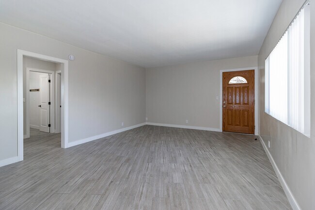 Building Photo - Lambert