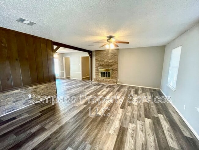 Foto del edificio - 120 York Dr