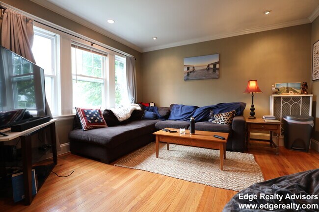 Building Photo - 31 N Crescent Circuit