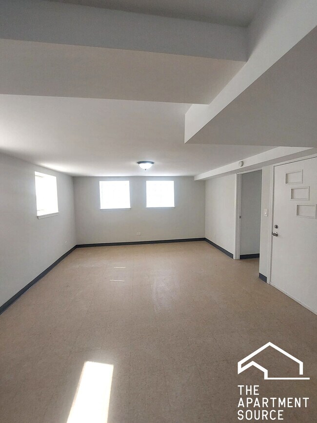 Building Photo - 4038 W Dickens Ave