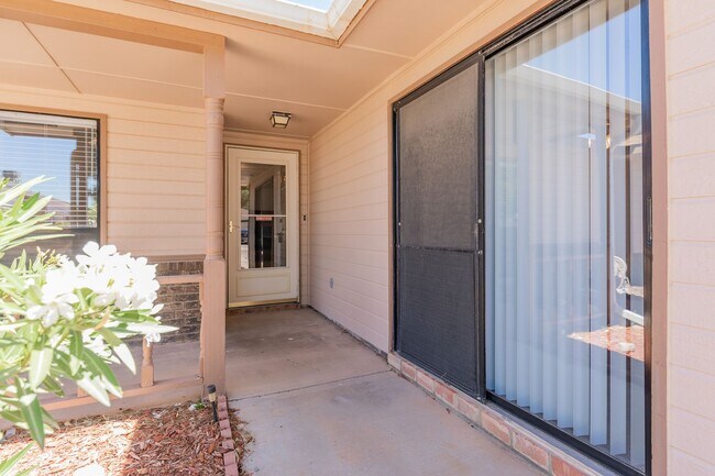 Building Photo - 3 Bedroom 2 Bath Home