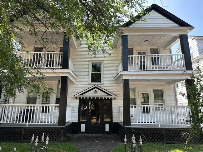 Foto del edificio - 2240 Murray Hill Rd