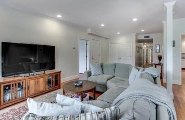 Foto del edificio - 1199 Beacon St