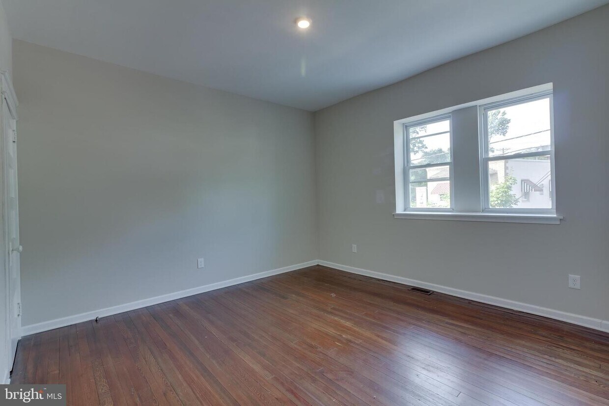 200 W Clinton Ave, Oaklyn, NJ 08107 Room for Rent in Oaklyn, NJ