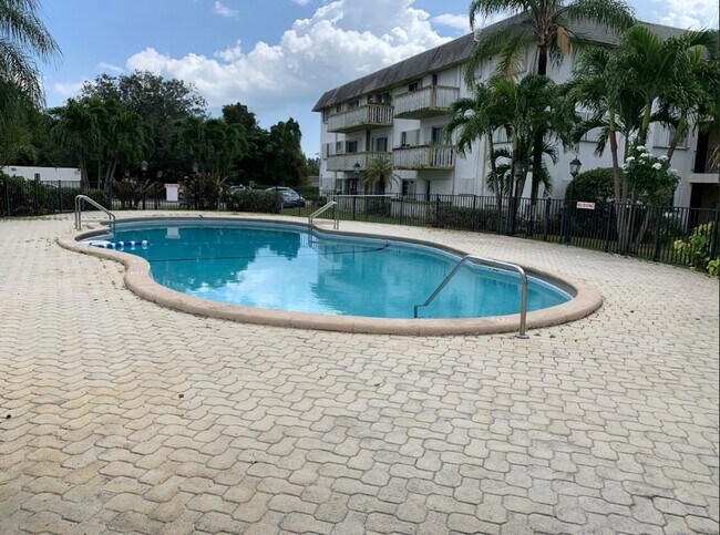 Foto del edificio - 15225 NE 6th Ave