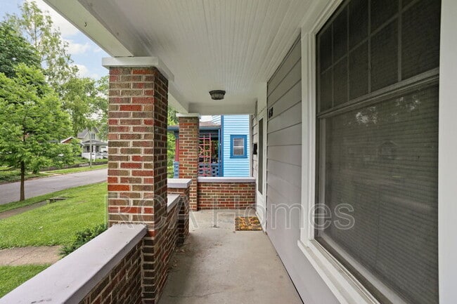 Building Photo - 418 N Drexel Ave