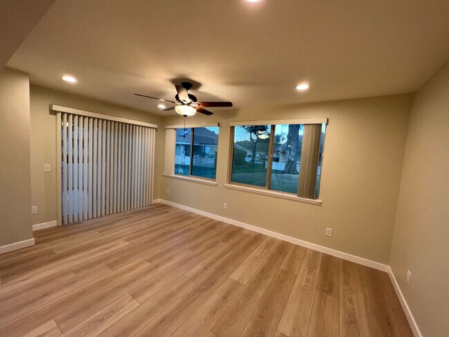 Building Photo - Beautiful Coronado II for Rent
