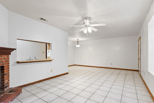 Building Photo - 2035 Gardenbrook Ln