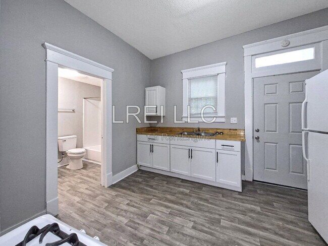 Foto del edificio - 2717 Hale Ave