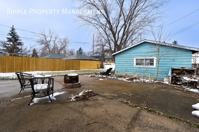 Building Photo - SPACIOUS 3 BEDS, 1 BATH Upper Suite | Double Detached Garage & Private Fenced Yard