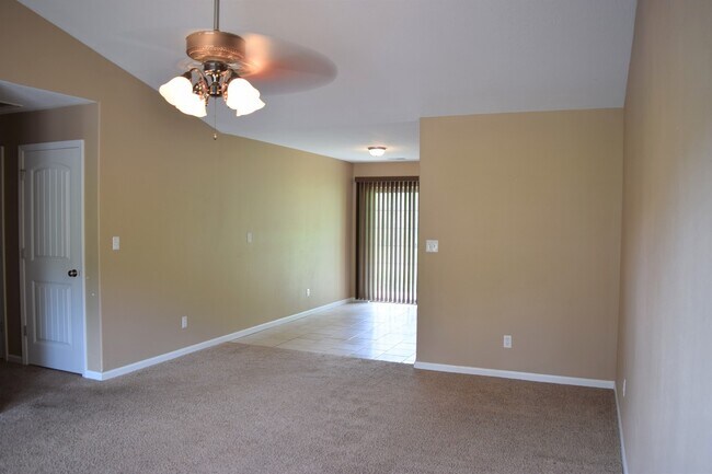 Foto del edificio - Gorgeous 3 bedroom 2 bathroom Home, locate...
