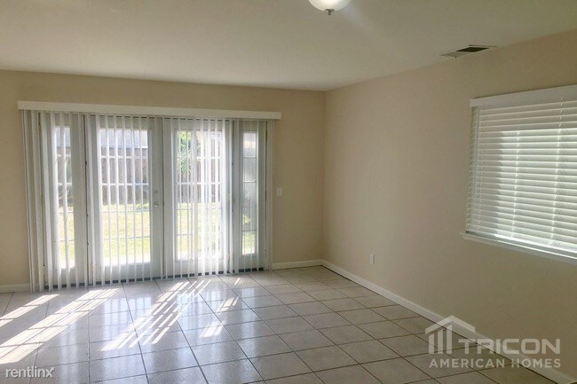 Foto del edificio - 1139 N Mulberry Ave