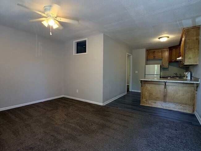Building Photo - 1405 Neil Ln
