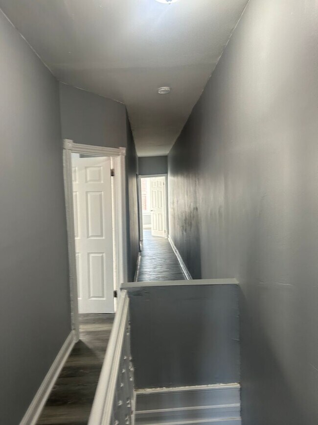 Building Photo - Modern 2-Story Living: 4 BR/2 BA with Designer Finishes