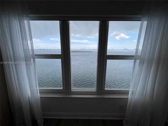 Foto del edificio - 11111 Biscayne Blvd