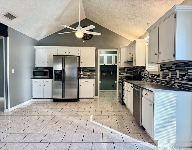 Foto del edificio - House For Rent