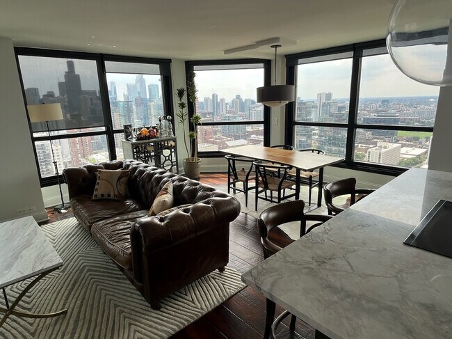 Foto del edificio - 1030 N State St