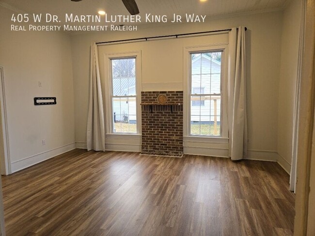 Foto del edificio - 405 W Dr. Martin Luther King Jr. Way