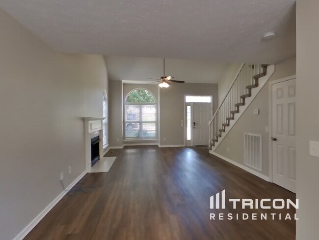 Building Photo - 283 Iris Dr