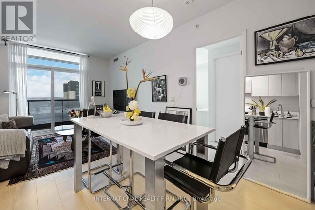 Photo du bâtiment - 10 Gibbs Rd