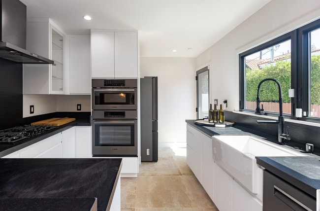 Building Photo - 722 N La Jolla Ave