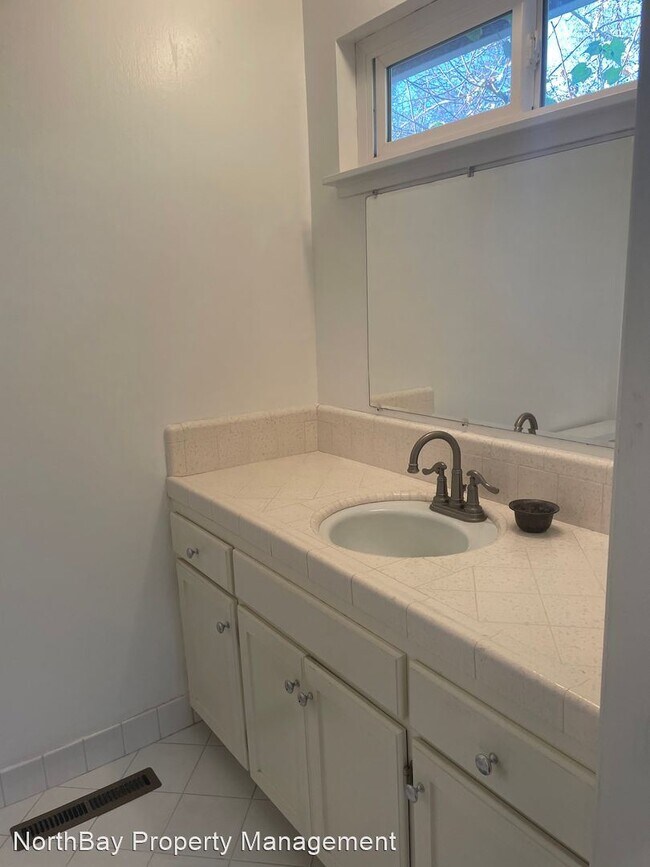 Building Photo - 3 br, 2 bath House - 5651 Mulberry Dr,