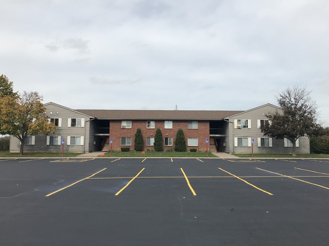 Exterior - Farmington Manor