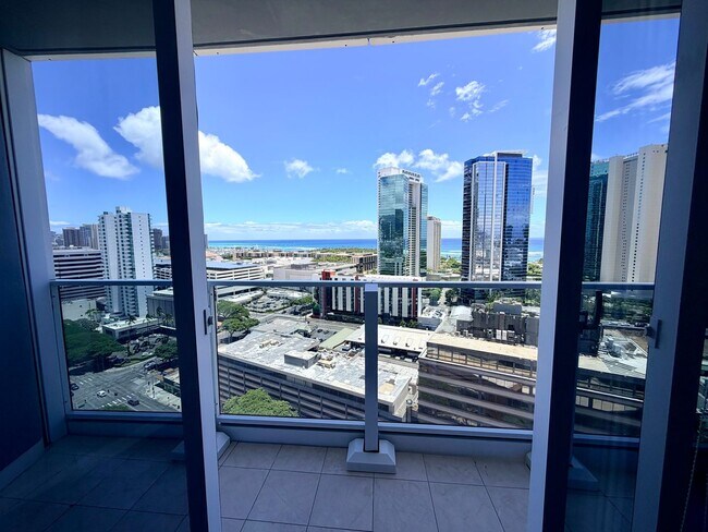 Foto del edificio - Luxury Living at Moana Pacific 2Bedroom, 2 Bathroom, 2 Parking Available NOW