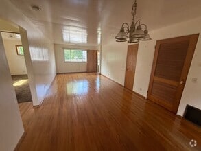 Building Photo - 1610 Oakmont St NW