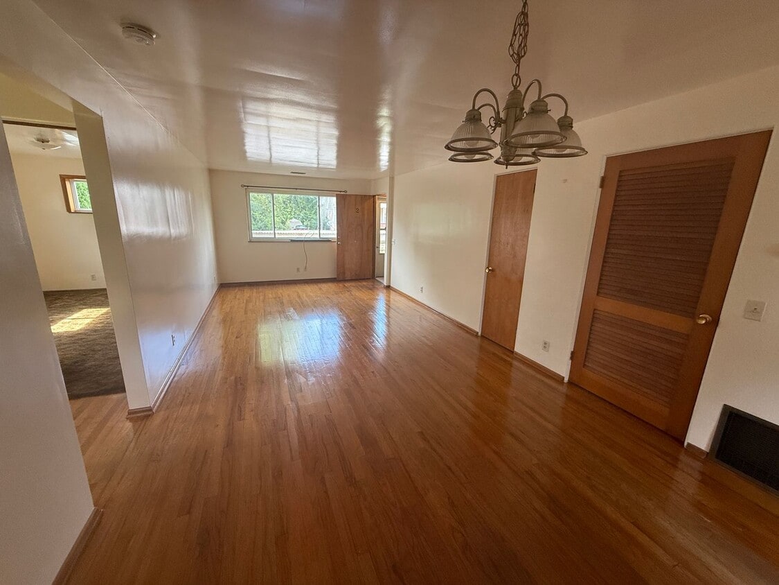 Primary Photo - 1610 Oakmont St NW