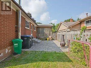 Building Photo - 28 Ladore Dr
