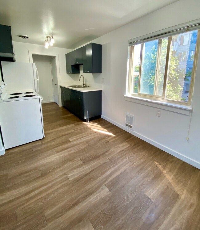 Building Photo - 858 NE 67th St