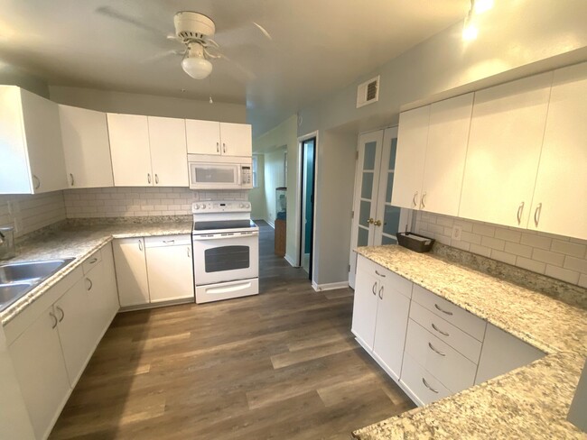 Foto del edificio - 8225 Tabor Ct