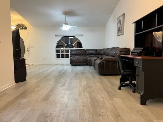 Foto del edificio - 482 N Fresno Ave